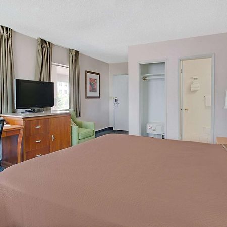 Travelodge By Wyndham Orlando Downtown Centroplex Exterior photo