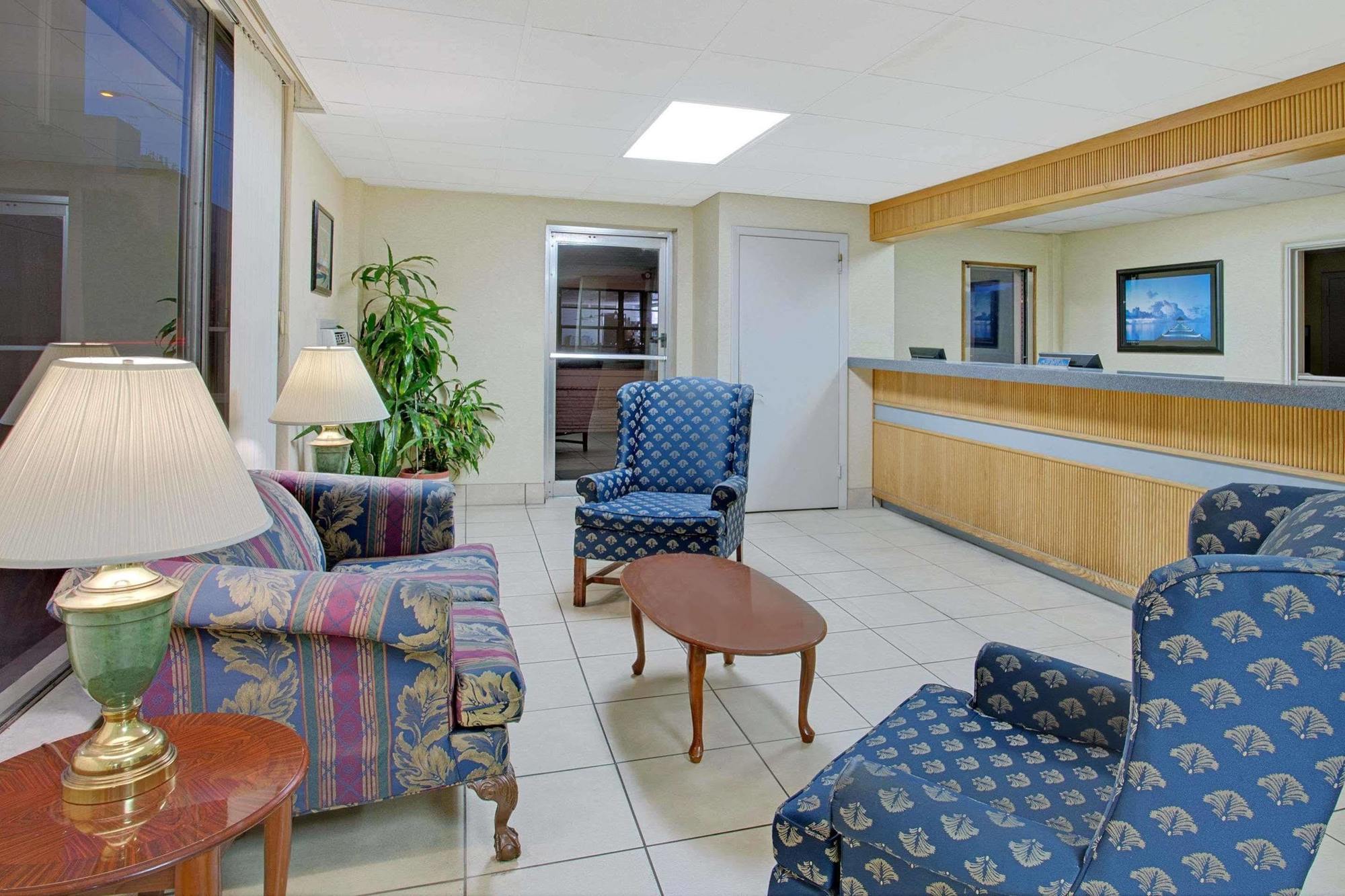 Travelodge By Wyndham Orlando Downtown Centroplex Exterior photo