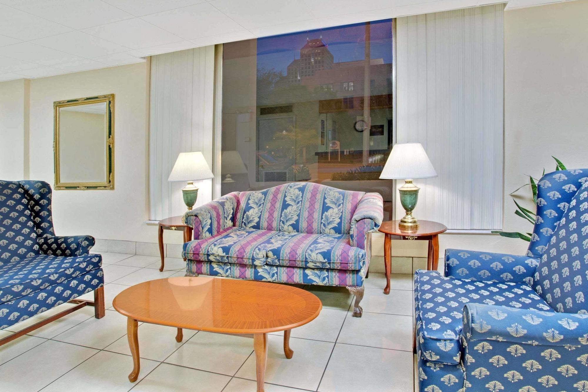 Travelodge By Wyndham Orlando Downtown Centroplex Exterior photo
