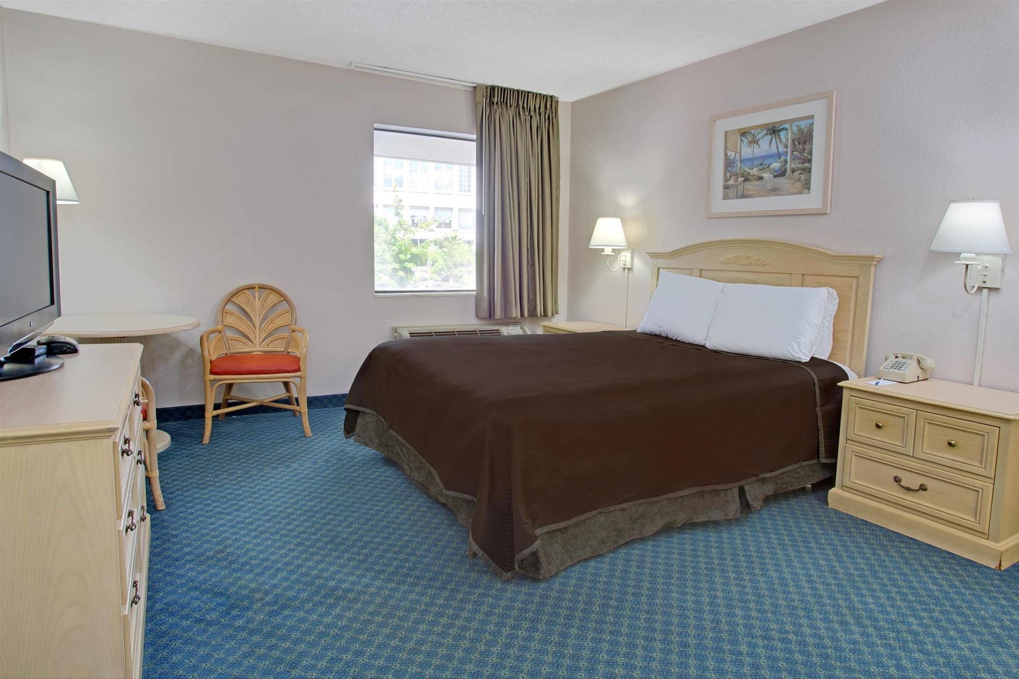 Travelodge By Wyndham Orlando Downtown Centroplex Exterior photo