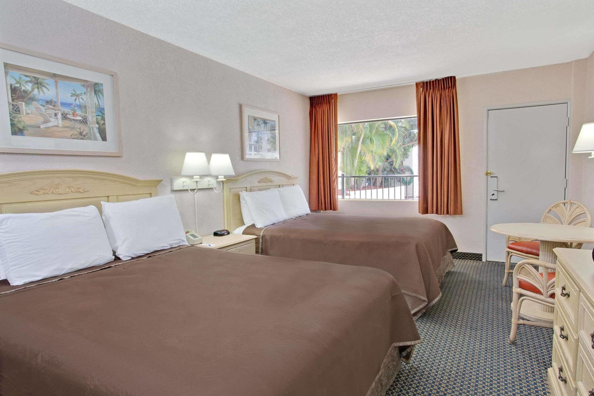Travelodge By Wyndham Orlando Downtown Centroplex Exterior photo
